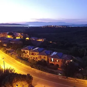 Residenze L'isola Surf House Aparthotel